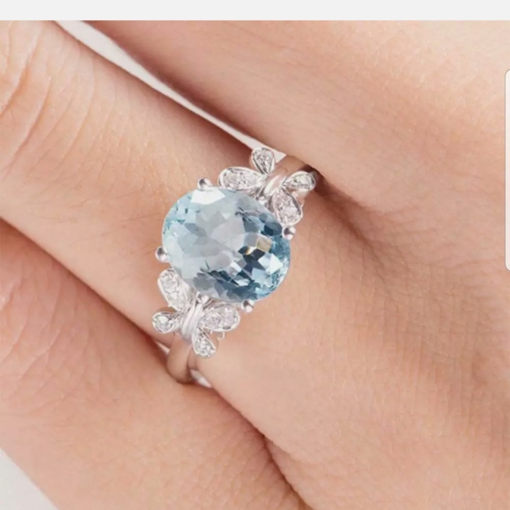 **New silver toned sky blue cubic Zirconia ring - Picture 6 of 12